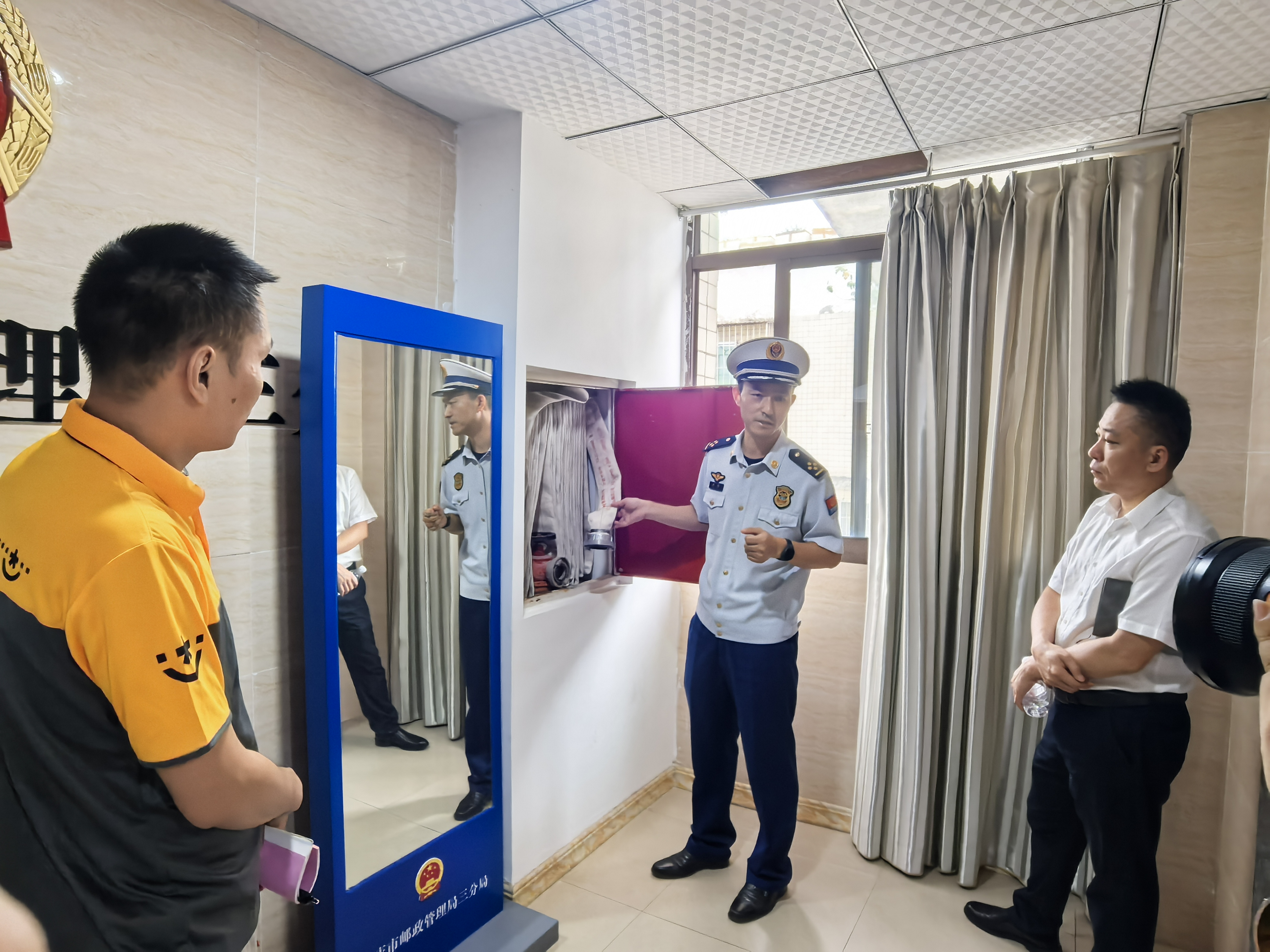 三分局联合涪陵区消防救援局开展寄递行...